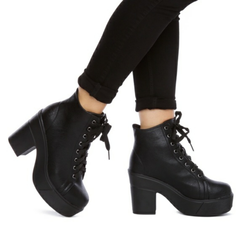 Dirty Laundry Campus Queen New Boots